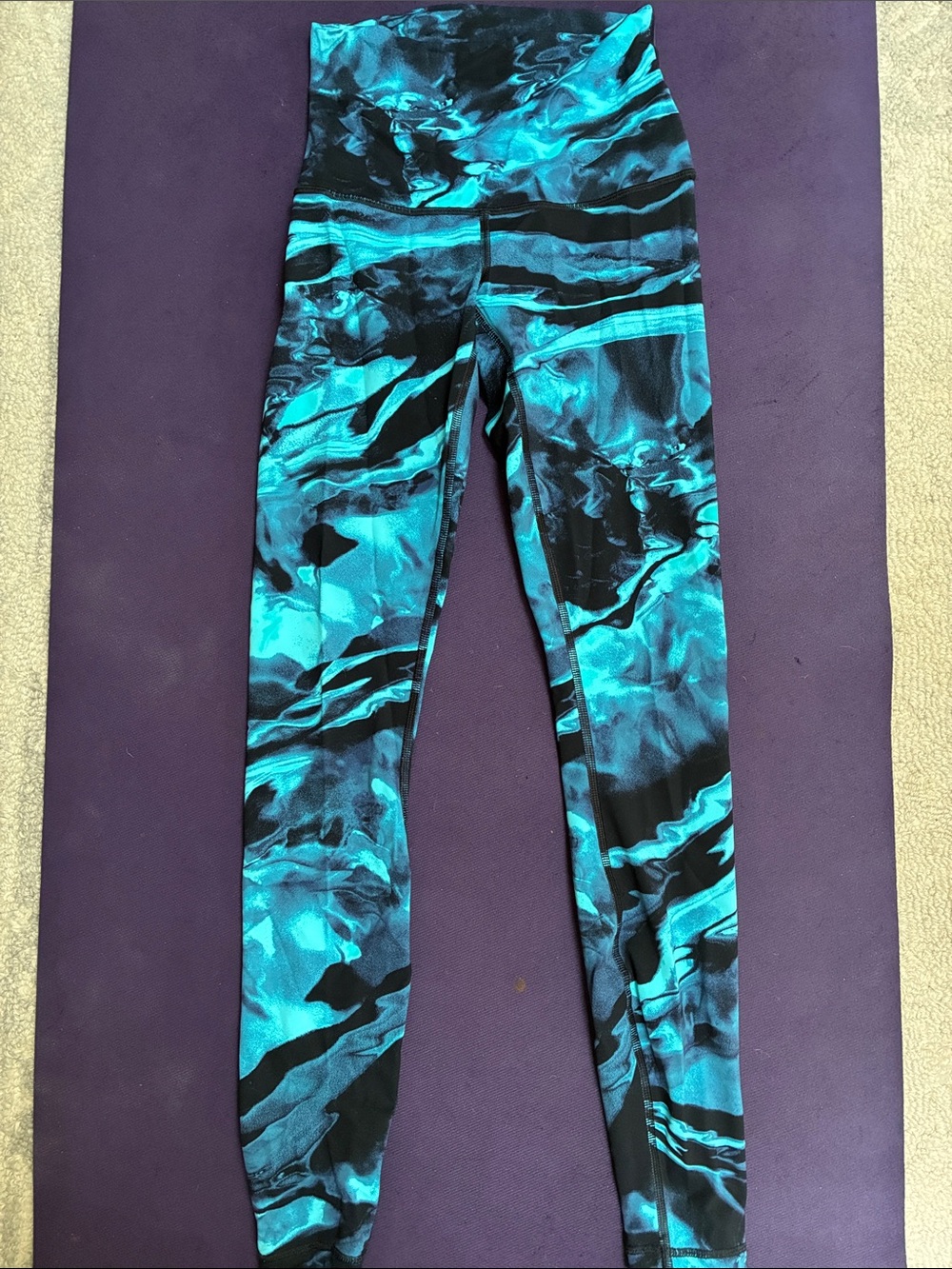 Lululemon leggings Size 4 EUC